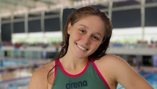 Paloma, la nieta de La Mona que es campeona de natación.