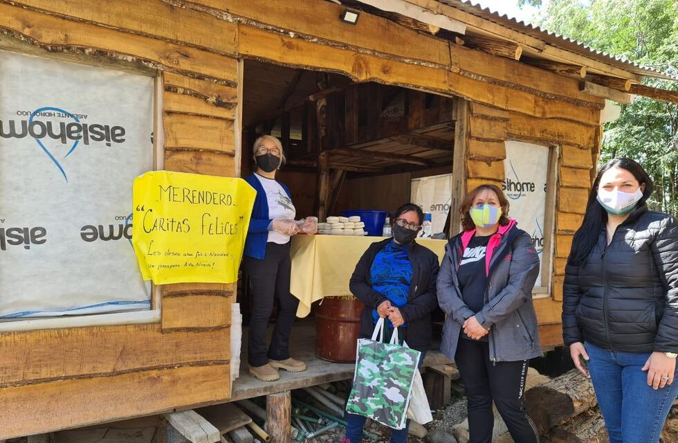 Tolhuin: entregaron bolsones navideños en el B° “Altos de la Montaña”