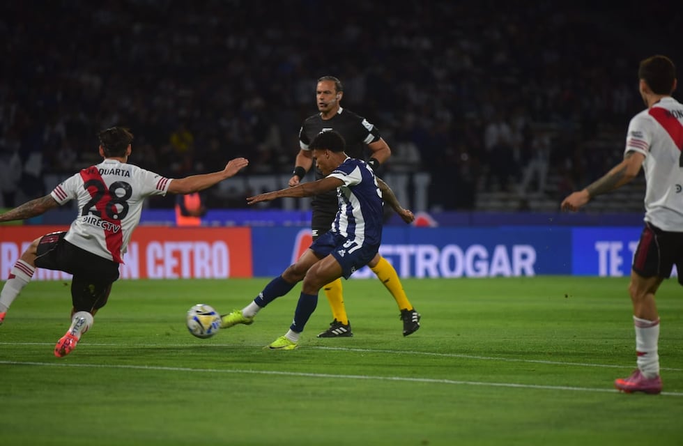 Talleres perdió ante un River que cortó la racha, y no se despega de la zona roja