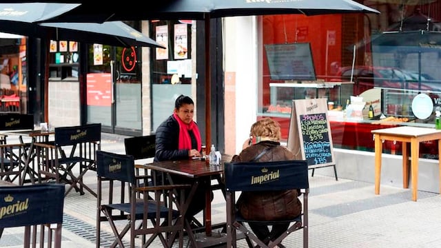 Amplían el horario de atención en bares y restaurantes (Infopico)