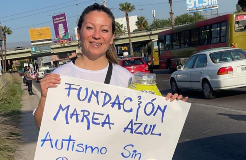 La fundación “Marea Azul” se reunió en el nudo vial para seguir recaudando dinero
