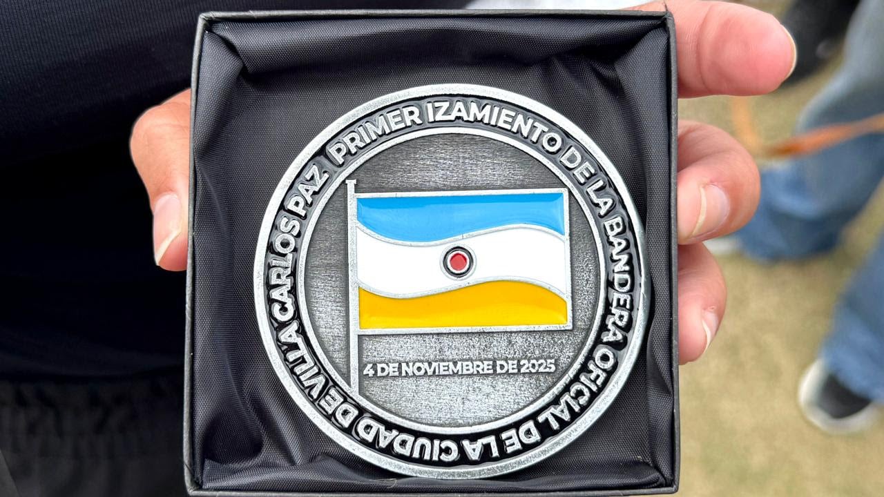 Villa Carlos Paz celebró el Día de la Identidad Carlospacense con un emotivo acto en los Jardines Municipales