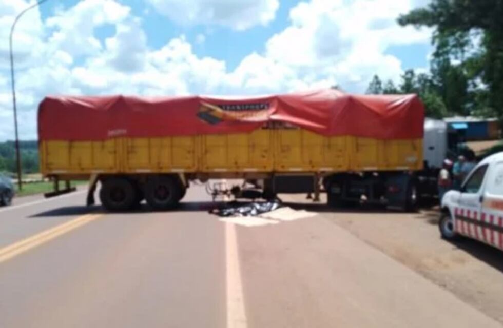 Salto Encantado: motociclista falleció tras impactar contra un camión