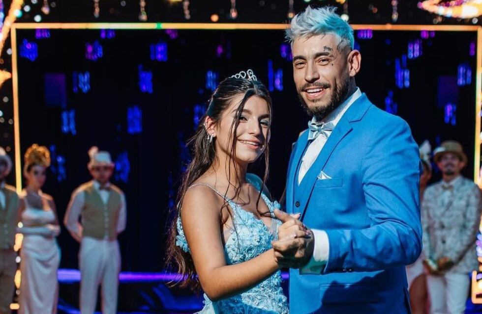 Alma, hija de Ulises Bueno, contó que hubo “colados” en su fiesta de 15 y le dieron un insólito regalo