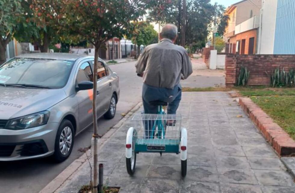 Córdoba solidaria: le regalaron una bici al jubilado que defendieron con una patada voladora