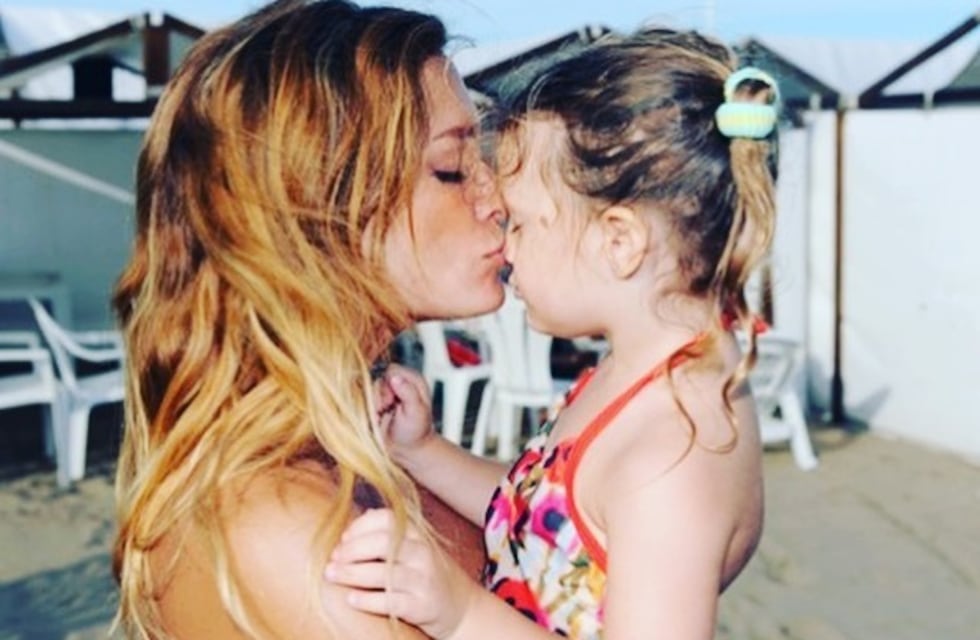 ¡Iguales! Así está hoy Simona, la hija de 15 años de Claudia Albertario