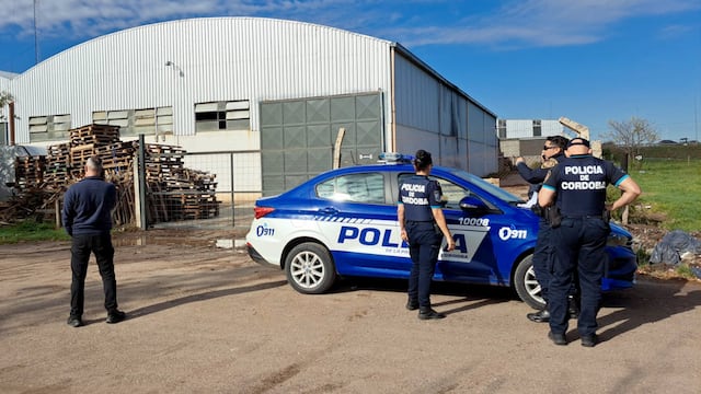 Robo. Ladrones disfrazados robaron en la fábrica de productos de limpieza Dix en Córdoba.