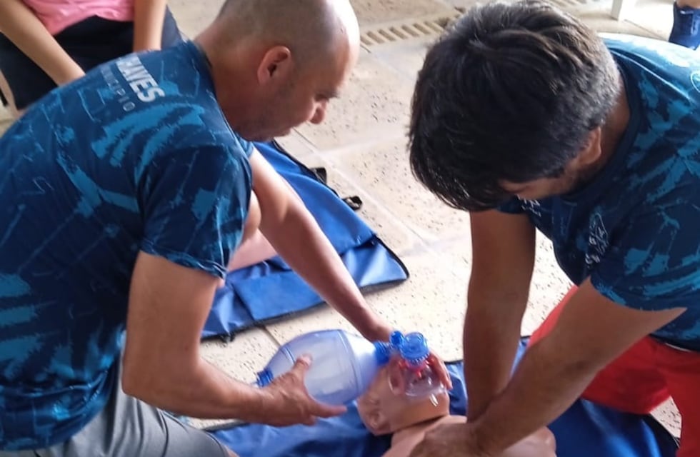 Capacitación en primeros auxilios para el personal de Dirección De Deportes de Chaves