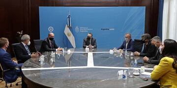 El gobernador Omar Perotti y el ministro de Desarrollo Productivo, Matías Kulfas, se reunieron con directivos de la multinacional.