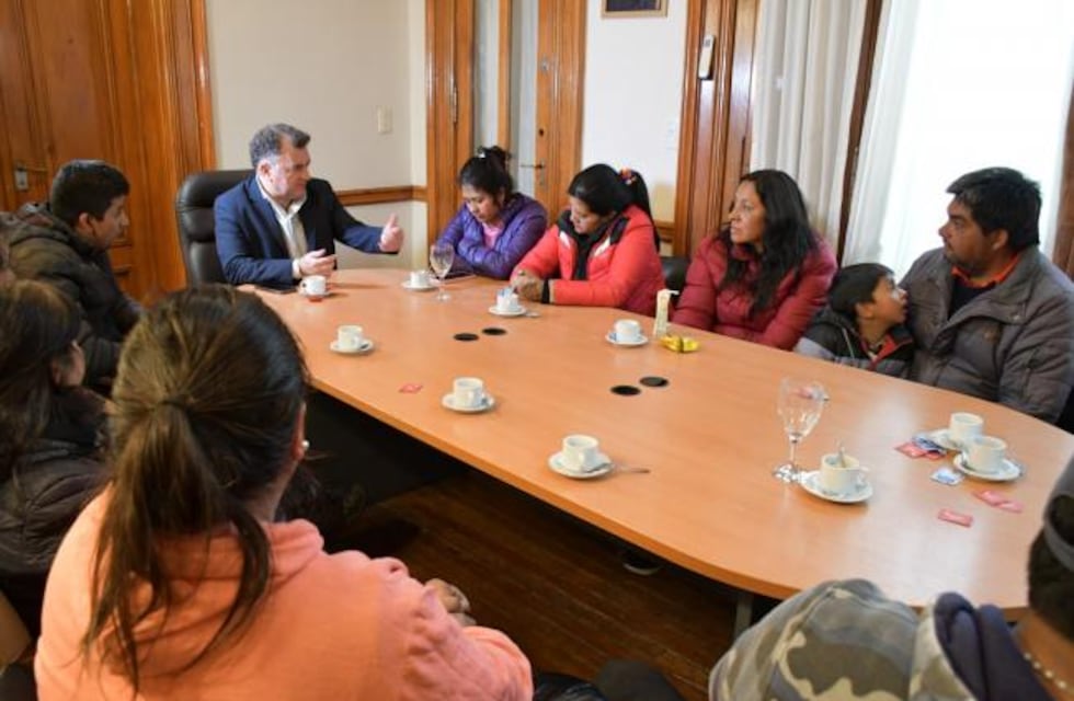 Brindan asistencia a los artesanos de El Indio