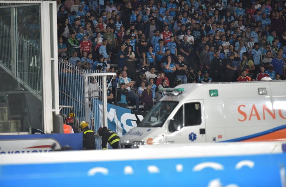 Así rescataron al hombre que cayó a la fosa del estadio Kempes mientras veía Belgrano-Sarmiento