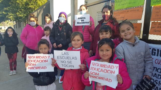 Padres y alumnos tomaron la escuela en reclamo por mayor presencia policial.
