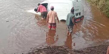 Extrajeron una camioneta del río Uruguay en San Javier.