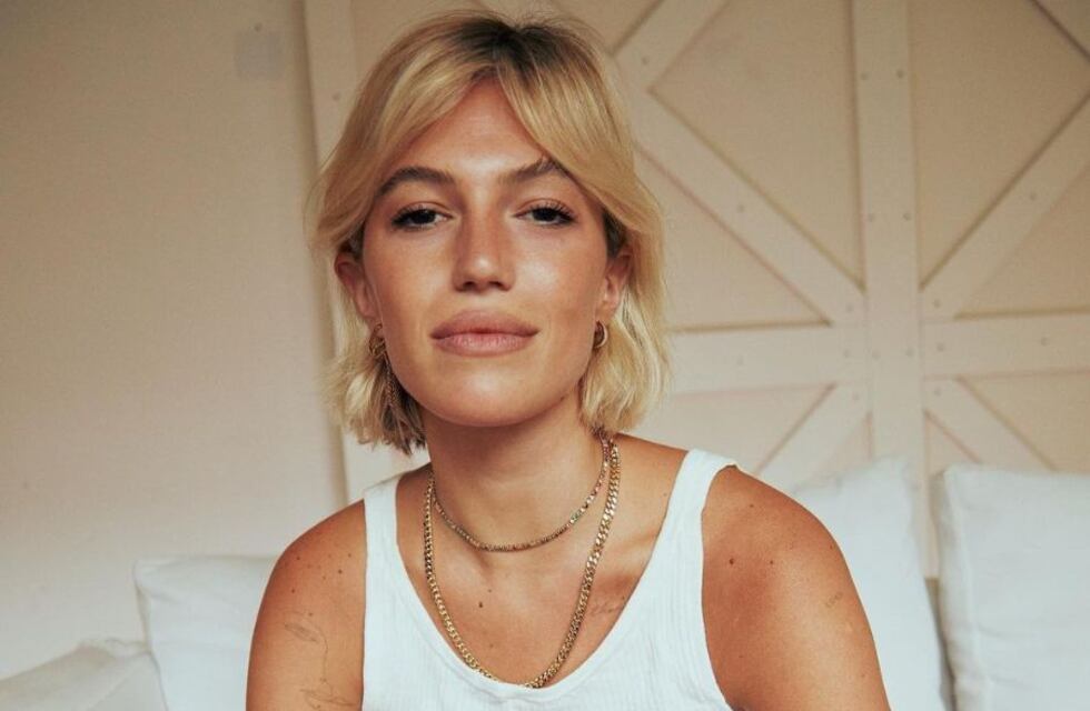 Stefania Roitman posó en sus historias con una bikini del color de la temporada