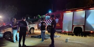Tragedia en Campo Grande: un hombre murió tras el vuelco de su camioneta.