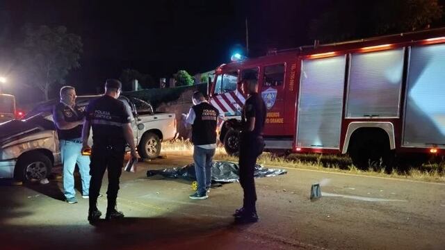 Tragedia en Campo Grande: un hombre murió tras el vuelco de su camioneta.