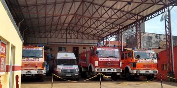Un vehículo se incendió en la zona de la Costanera de Puerto Iguazú.