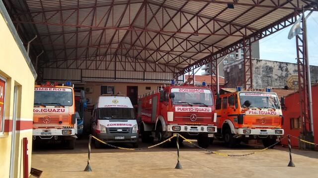 Un vehículo se incendió en la zona de la Costanera de Puerto Iguazú.
