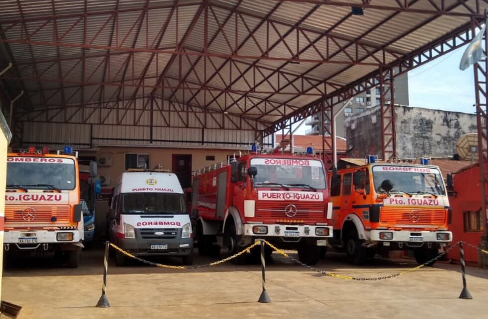 Un vehículo se incendió en la zona de la Costanera de Puerto Iguazú