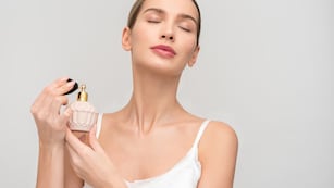 Los mejores perfumes para regalar en Navidad 2023: ideas para todos los gustos.