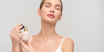 Los mejores perfumes para regalar en Navidad 2023: ideas para todos los gustos.