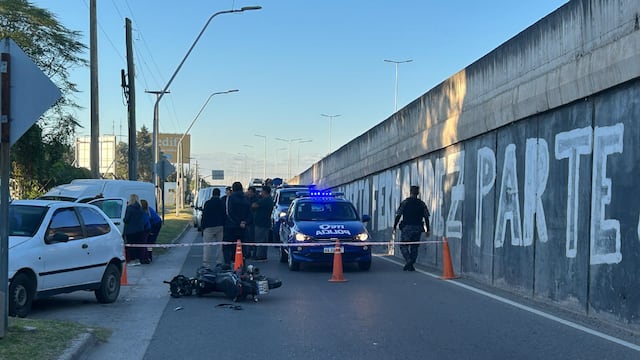 Un motociclista chocó a un grupo de trabajadores en Córdoba.
