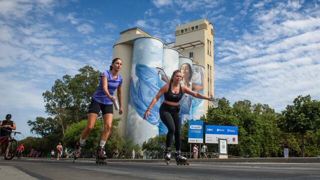 Los rosarinos aprovechan que bajó la temperatura para disfrutar de los parques y espacios públicos.