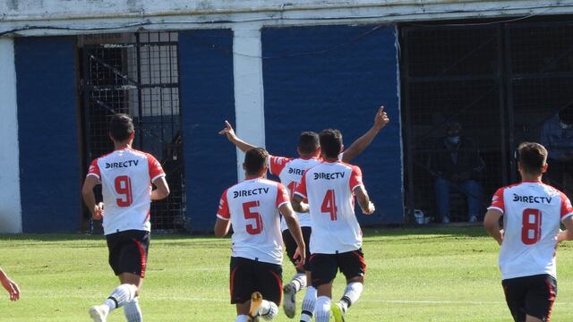 Damián Arce festeja su golazo, para el 1 a 1 ante Tristán Suárez. (Gentileza Fernando Zarza / @Zarzaferr)