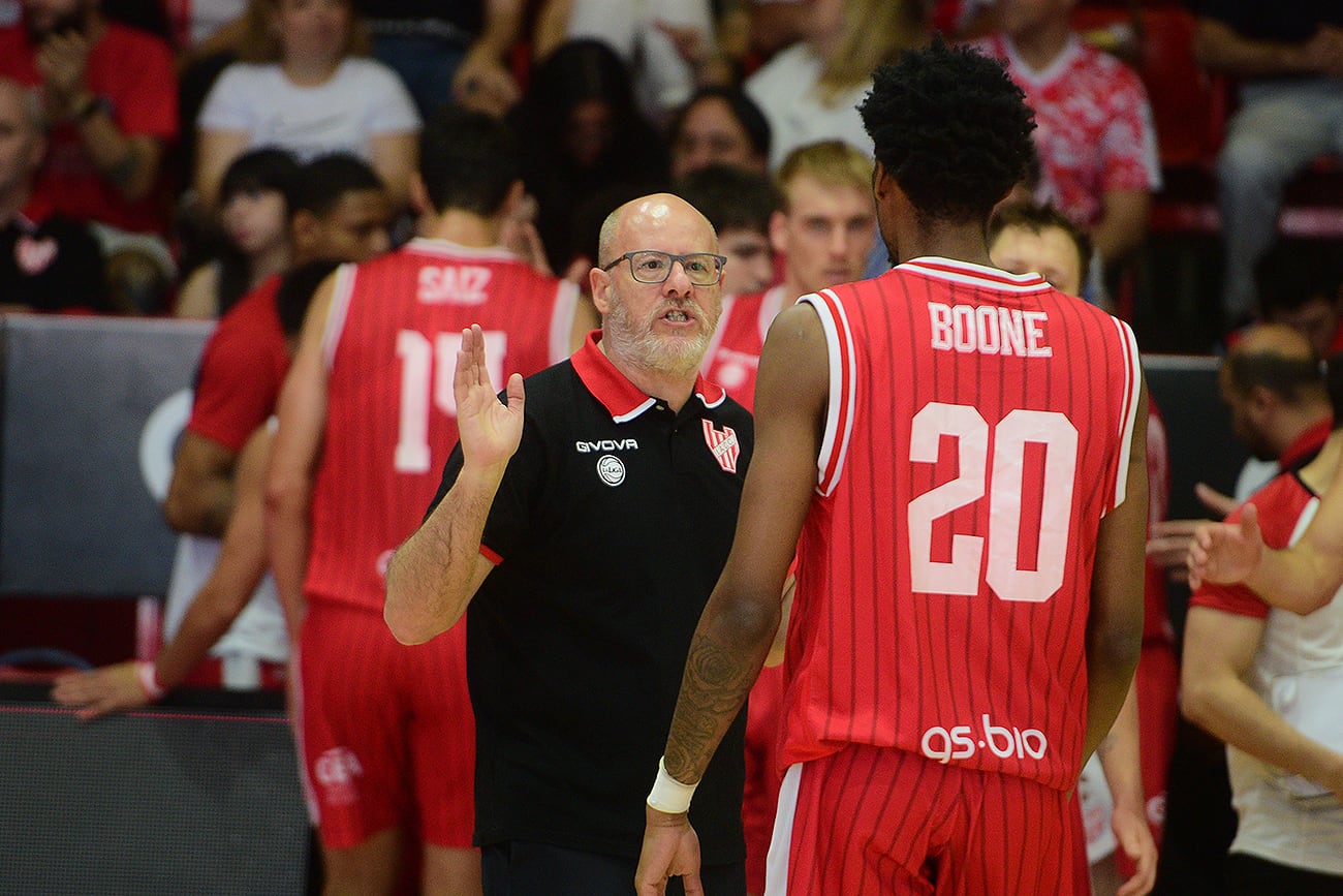 Básquet Instituto vs. San Lorenzo en Alta Córdoba. (José Gabriel Hernández / La Voz)