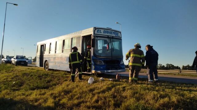 Se prendió fuego un colectivo que hacía el trayecto Punta Alta - Bahía Blanca.