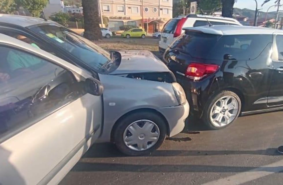 Choque en cadena en Carlos Paz: una mujer embarazada debió ser hospitalizada