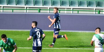 Ángelo Martino festeja el 1-0 de Talleres ante Banfield en Buenos Aires por la Liga Profesional. (Federico López Claro)