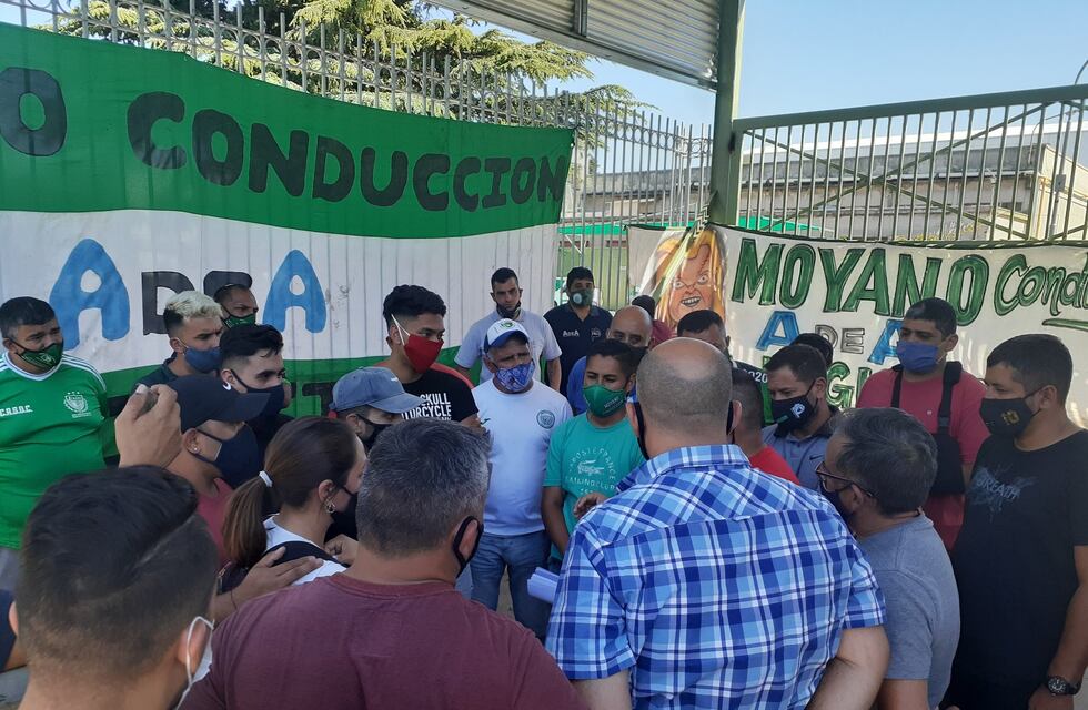 “Nos quitan la libertad de trabajar”: el llanto del dueño del predio que Camioneros bloquea hace una semana