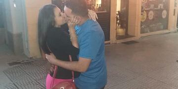 Le pidió casamiento a su novio en la Peatonal Junín