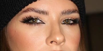 La China Suárez posó con la prenda tendencia de la temporada y dio cátedra de estilo con un look total black