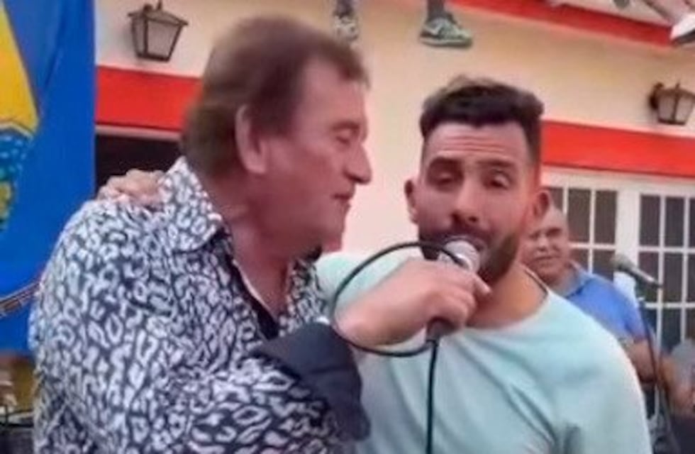 Al ritmo de Koli Arce, Carlos Tévez revolucionó Santiago del Estero