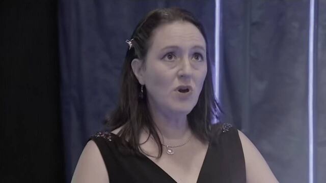 La cantante lírica de 47 años hizo una presentación fuera de serie.
