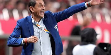 Ramón Díaz ya no es más el técnico de Al Hilal, su hijo Emiliano lo sucede en el puesto. (AP)