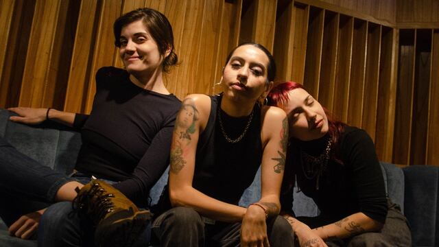 Kris Alaniz presentó “Twingo” en colaboración con Femigangsta y An Espil, el primer adelanto de su álbum Escándalo