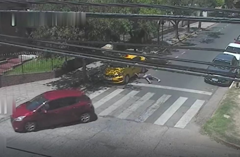 Se tiró de un auto para evitar un brutal robo en Córdoba: “Parece una historia de película”