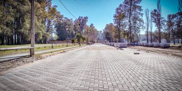 Arroyito primera etapa de la obra de adoquinado en la Avenida de la Costanera