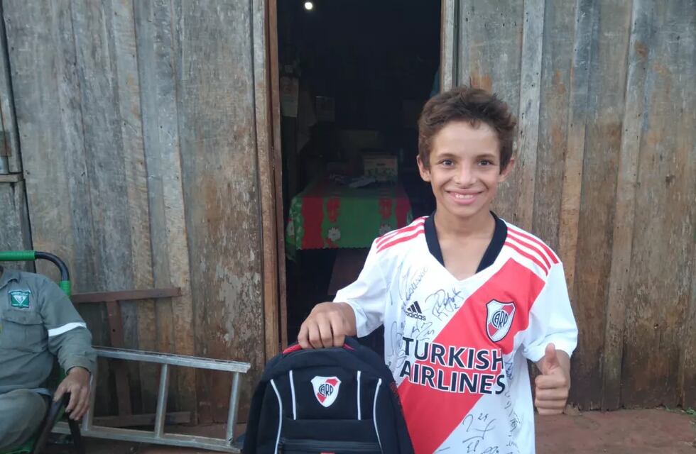 Sueño cumplido: Franco recibió una camiseta autografiada por el plantel de River Plate