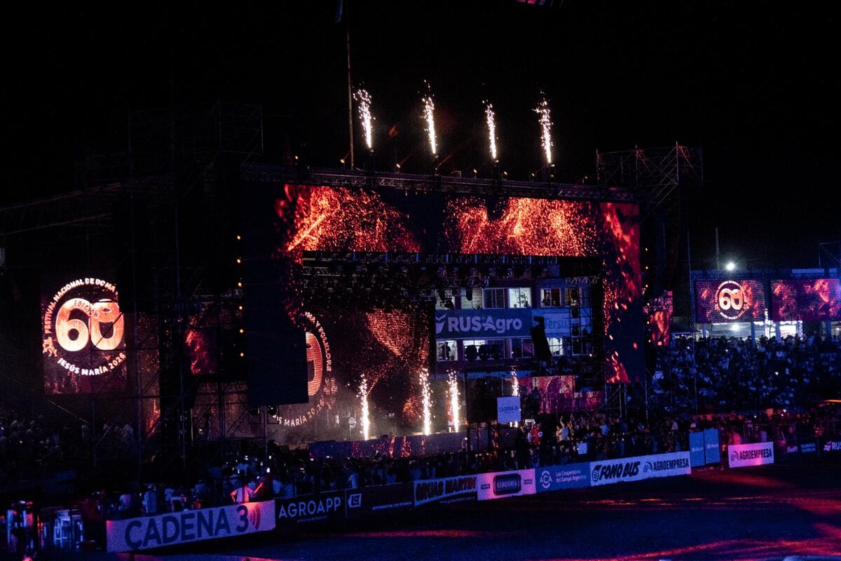El escenario Martín Fierro, lleno de luces y pantallas, y con un sistema de sonido único en el país. (La Voz).