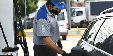 Nuevos aumentos en el combustible en YPF.