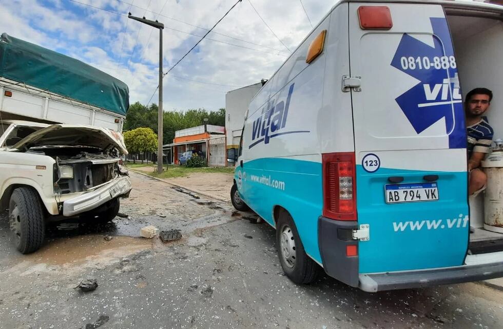 Accidente de tránsito en Córdoba: cuatro hombres debieron se trasladados en ambulancia