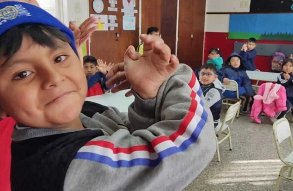 Emoción en Salta: querían incluir a todos sus compañeros del jardín y aprendieron lengua de señas