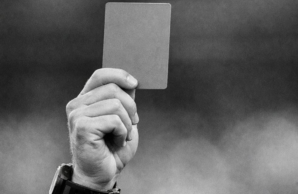 Un jugador asegura que lo echaron del club donde jugaba por ser gay