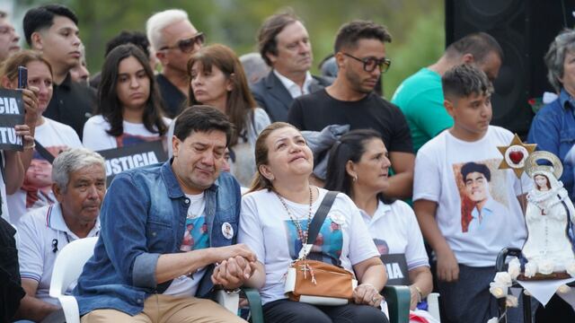 Los padres de Fernando Báez Sosa encabezaban esta tarde una ceremonia interreligiosa - Foto Clarín