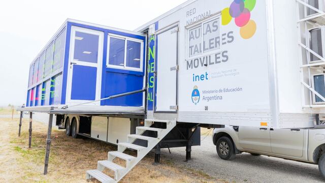 Llegó a Tierra del Fuego una aula taller móvil