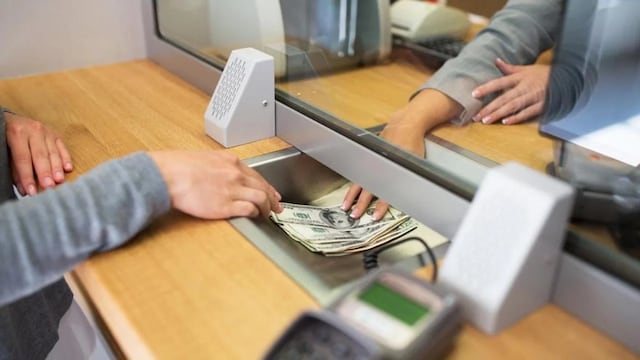 Empleados bancarios en Argentina.